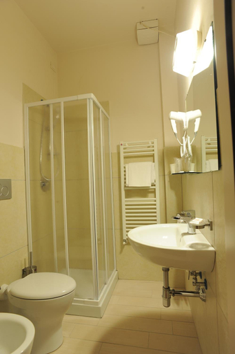 Bathroom 4, Hotel Cecco, Arezzo