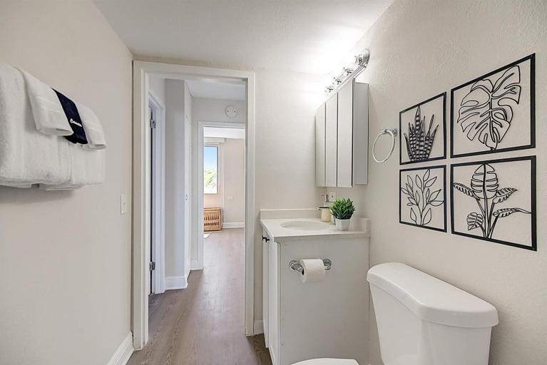 Bathroom 4, Landing St. Petersburg, Pinellas