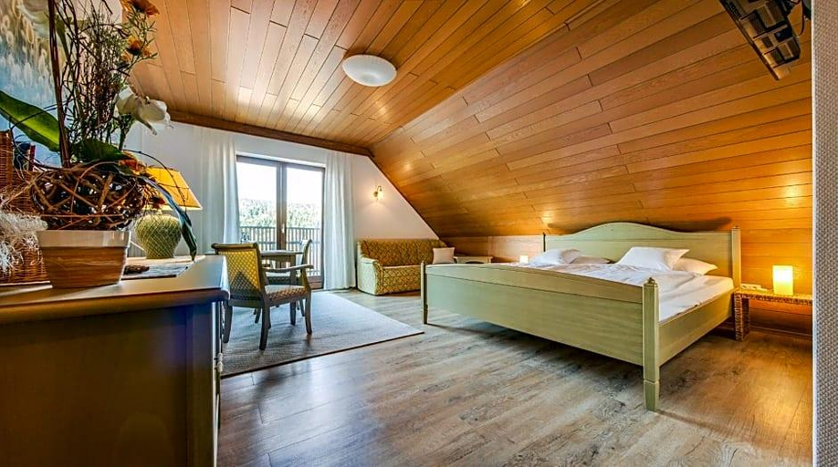 Bedroom 2, Gasthof Schiesl, Schwandorf