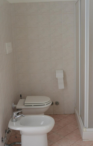 Bathroom 4, Albergo Escondido, Cremona