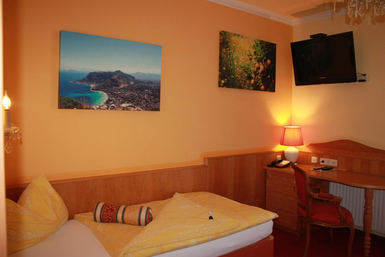Bedroom 3, City Hotel Neunkirchen, Neunkirchen