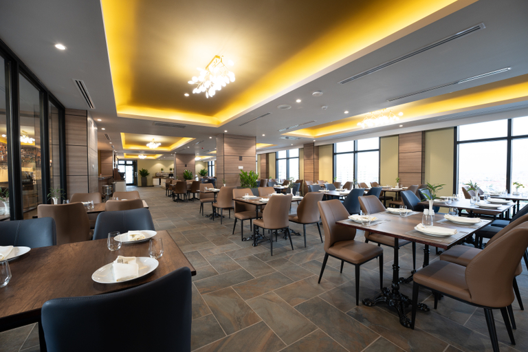 Restaurant 4, The Skye Phnom Penh Hotel & Apartments, Ruessei Kaev