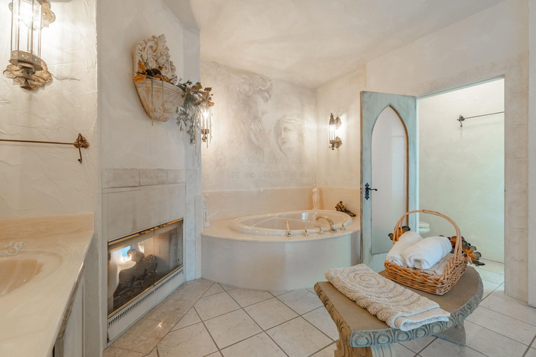 Bathroom 3, The Cottage And Castle, Cowichan Valley