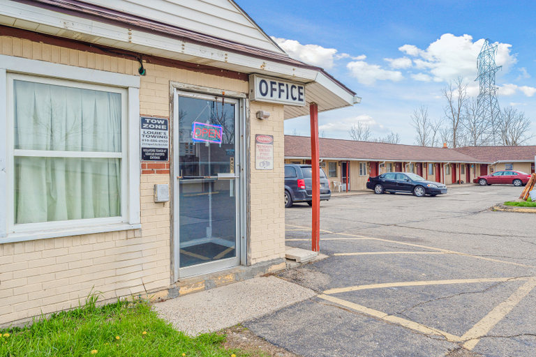Lobby 2, Flint Motel by OYO MI Near I-475, Genesee