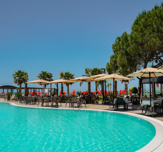 Pool 4, Supreme Hotel, Kavajës