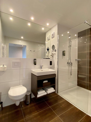 Bathroom 4, Burgau Hotel Sonnenhof, Günzburg