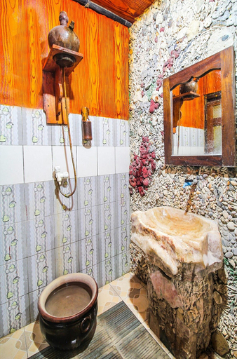 Room 3, Oyo 92083 Lailik Gilang Guesthouse, Seram Bagian Timur