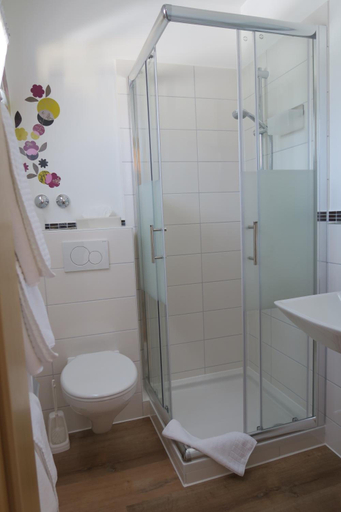 Bathroom 3, Landhotel Bergischer Hof Gmbh Marialinden, Rheinisch-Bergischer Kreis