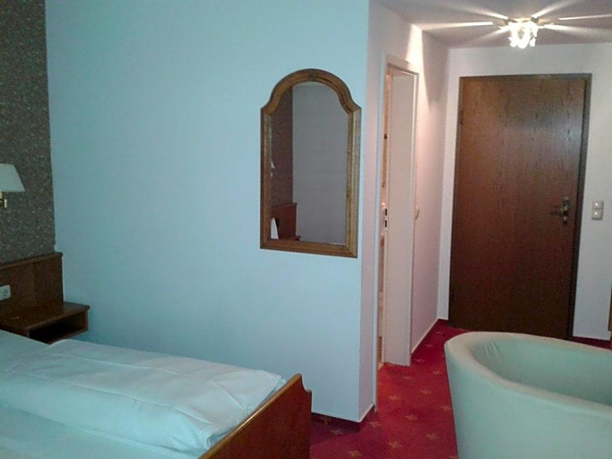 Bedroom 3, Hotel Bv Chner Garni, Odenwaldkreis