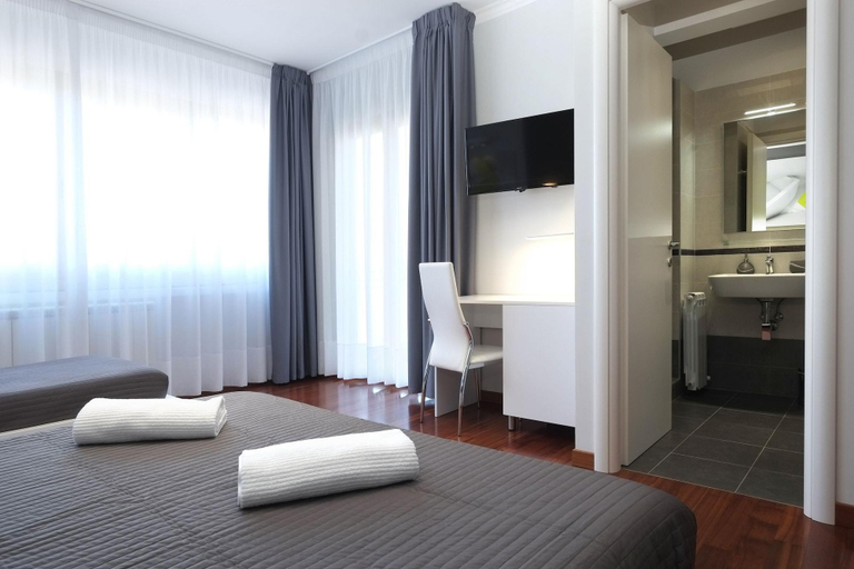 Bedroom 2, J24 B&B, Rome