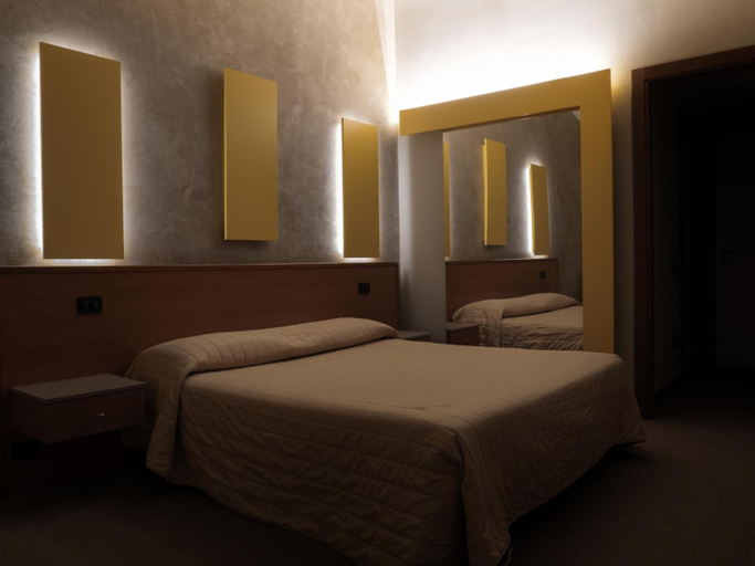Bedroom 3, Dealuna Motel, Parma