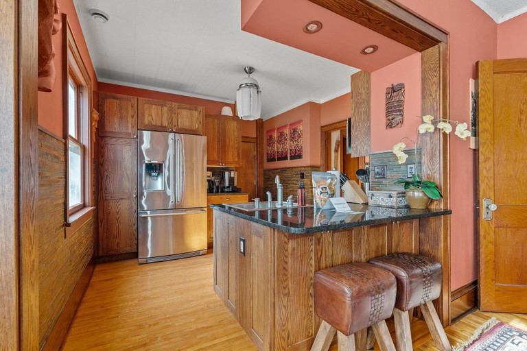 Others 4, Classic Craftsman, Hennepin