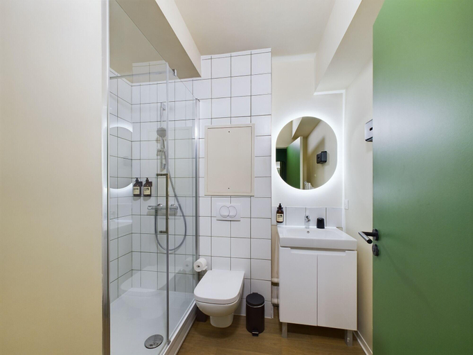 Bathroom 5, Hife Paris Gentilly, Val-de-Marne