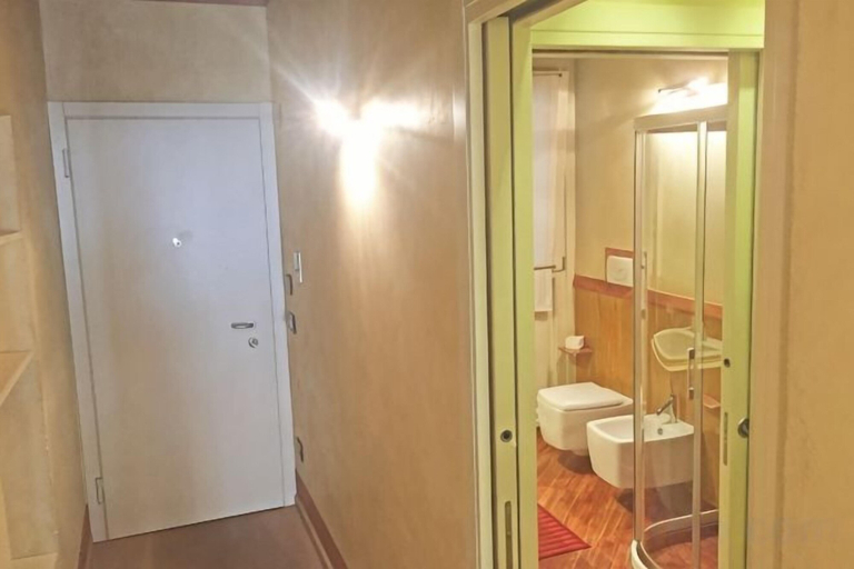 Bathroom 5, Truly Verona, Verona