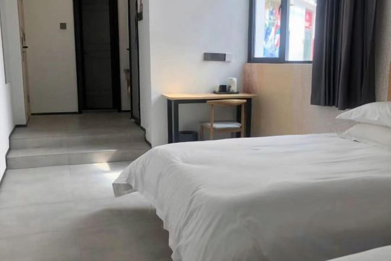 Bedroom 2, Xinyu Hotel, Shanghai