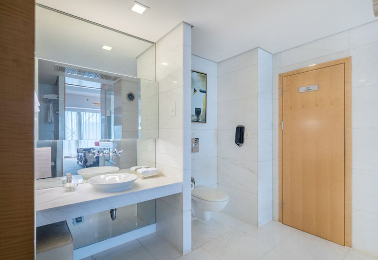 Bathroom 4, Tianjin Binhai Rezen Hotel, Tianjin