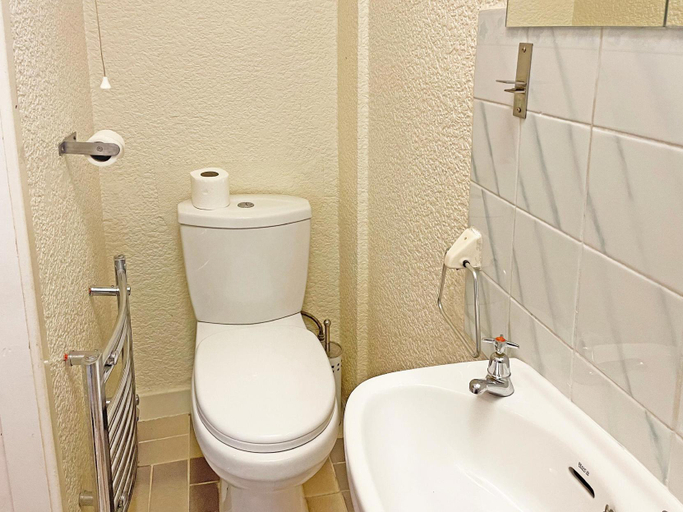 Bathroom 3, New Osterley Hotel, Blackpool