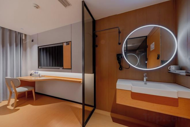 Others 5, 8 Days Hotel (Minhang Jiaotong University Branch), Shanghai