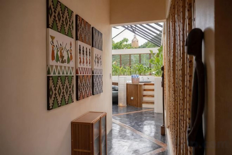 2, Unique space: The Glass House, El Nido