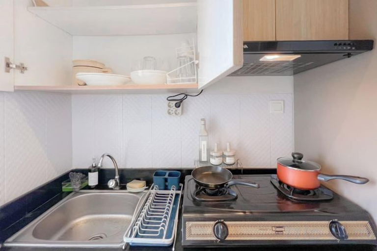 Private kitchen 5, Madison Park Family Apartment by Host Jess, Jakarta Barat
