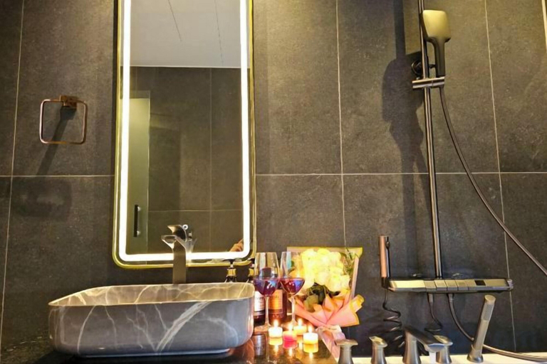 Bathroom 3, Dongdaemun History and Culture Park Station Laon , Jung