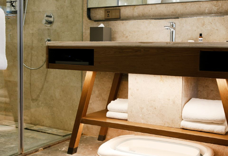 Bathroom 5, Hyatt Regency Beijing Shiyuan, Beijing