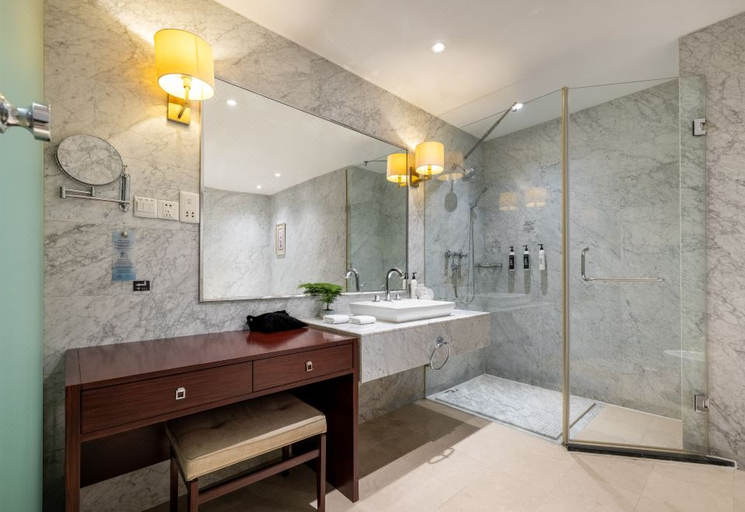 Bathroom 4, New Century Hotel Nanjing, Nanjing