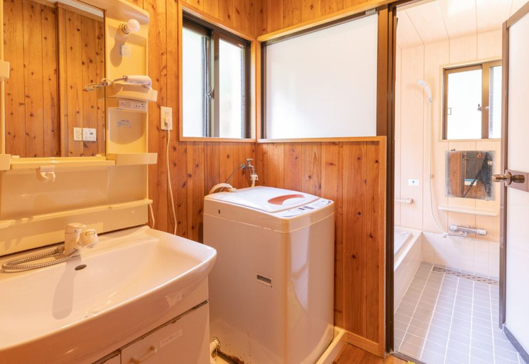 Bathroom 2, Okuyambaru No Sato, Kunigami