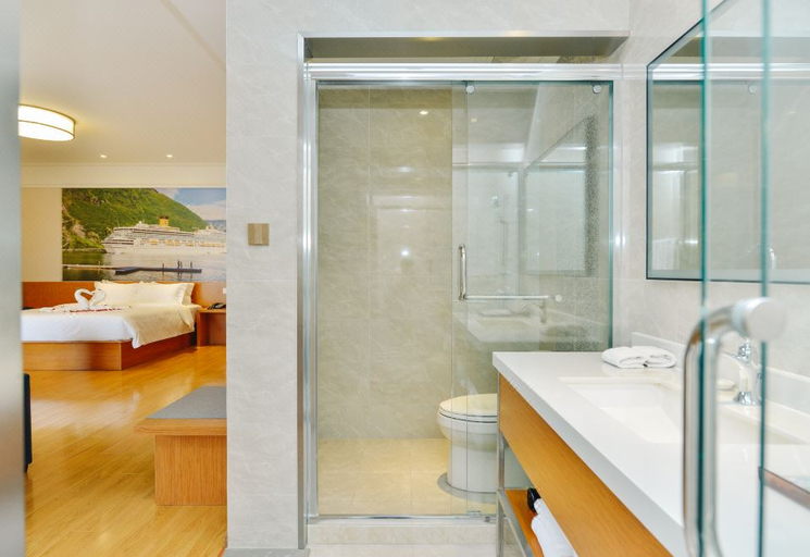 Bathroom 4, Linjiang International Cruise Hotel, Shanghai