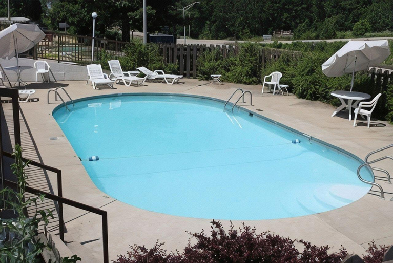 Sport & Beauty, Rocky River Inn, Litchfield