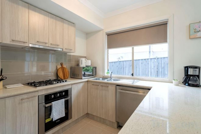 Private kitchen 2, Modern 3B2B1C Home in Doreen, Whittlesea - North