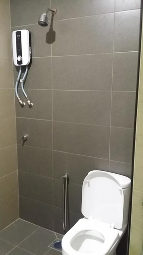 Bathroom 4, Mass Hotel, Bera
