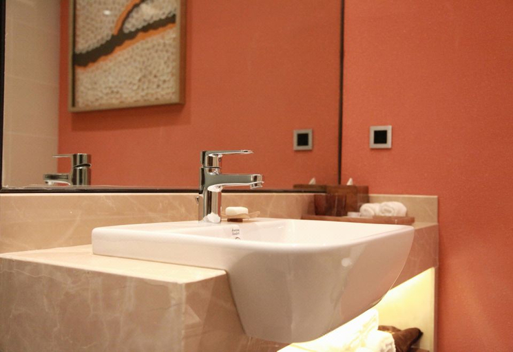 Bathroom 3, Ramada BY Wyndham Baoji Jintai, Baoji