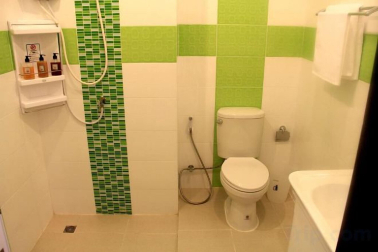 Bathroom 5, Panmanee Hotel, Mueang Krabi