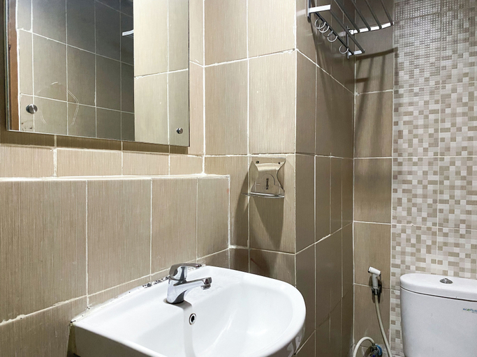 Bathroom 4, Cozy And Enjoy Living Studio Enviro Apartment, Cikarang