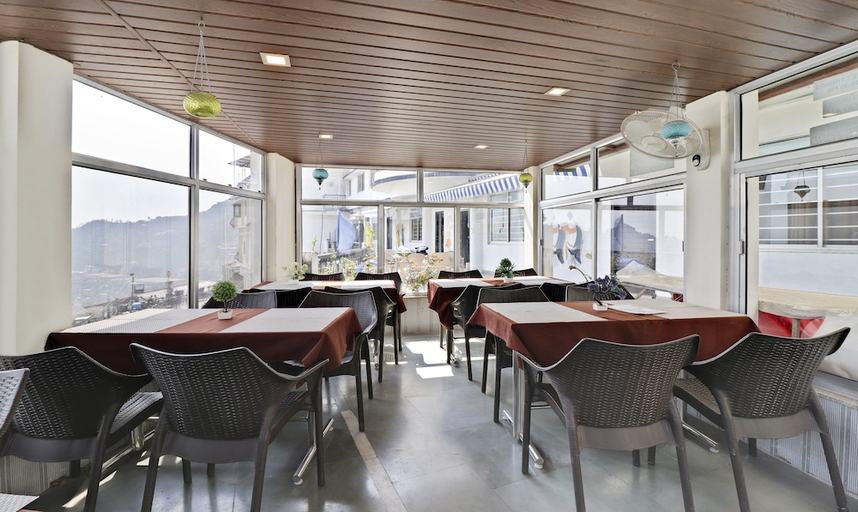Food & Drinks 5, Treebo Mayur, Mall Road, Dehradun