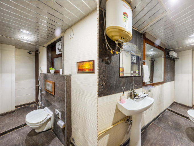 Bathroom, Hotel Royal Galaxy Yashobhoomi, Delhi