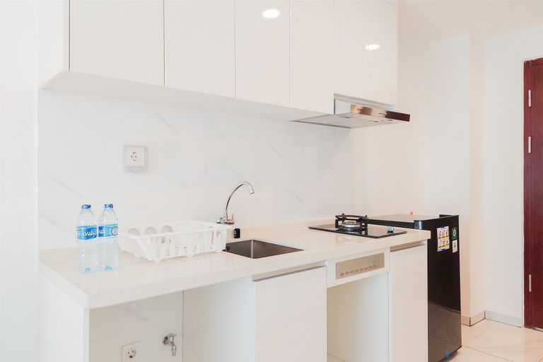 Private kitchen 2, Strategic And Nice Studio At Sky House Alam Sutera Apartment, Tangerang