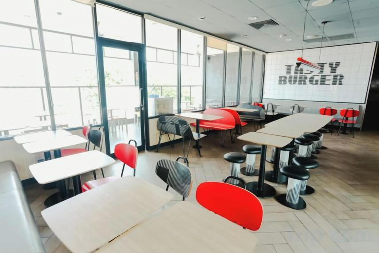 Dining 4, Aurora Rooms Riverdale, Cikarang