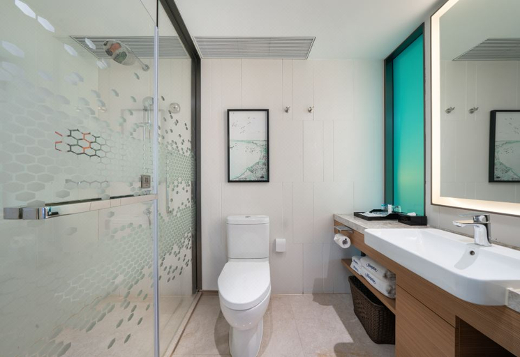 Bathroom 5, Hampton by Hilton Beihai Station, Beihai