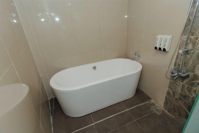 Bathroom 4, Maxi Hotel and Event Center, Tagbilaran City