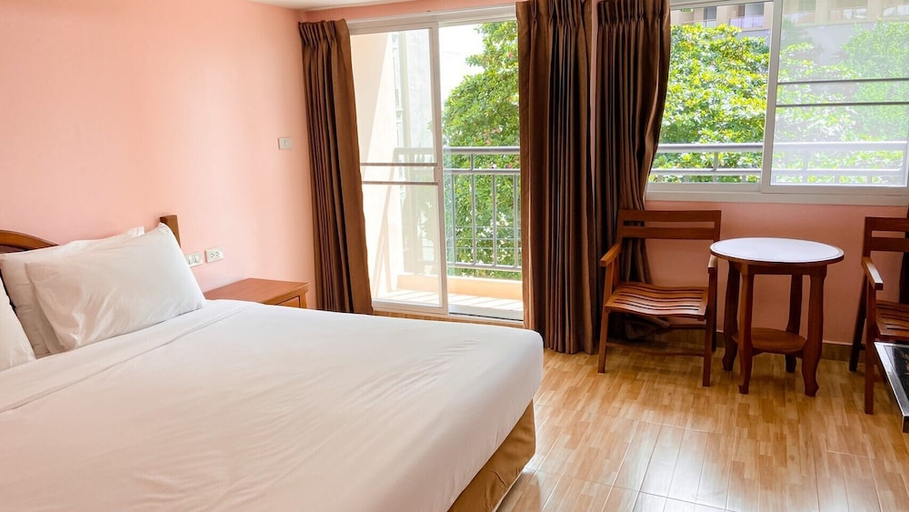 Bedroom 3, A.A. Pattaya Golden Beach Hotel, Pattaya