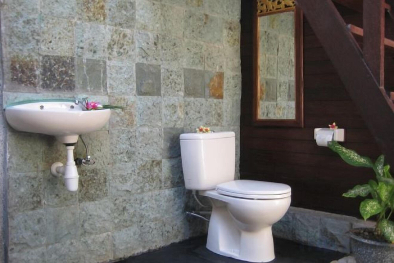 Bathroom 3, Nanuk's Bungalows, Klungkung