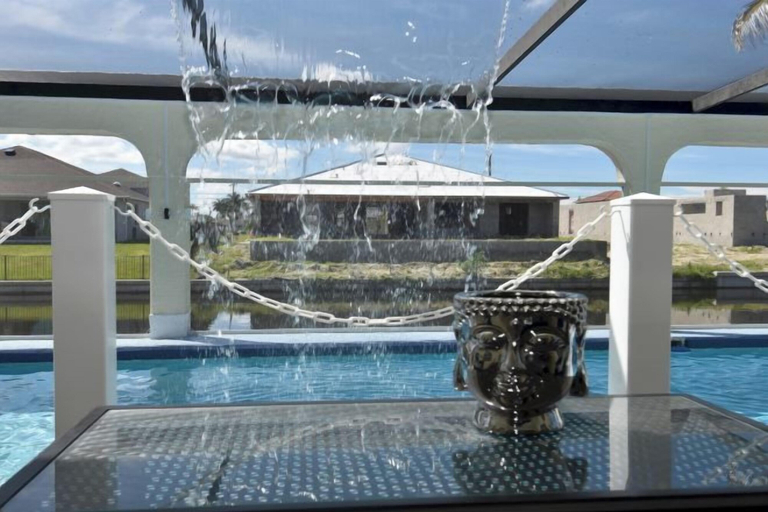 Property grounds, Golden Globe - luxury on the canal with pool/spa, Lee
