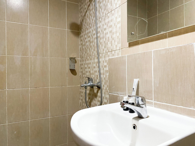 Bathroom 3, Enjoy Living Studio At Enviro Apartment, Cikarang
