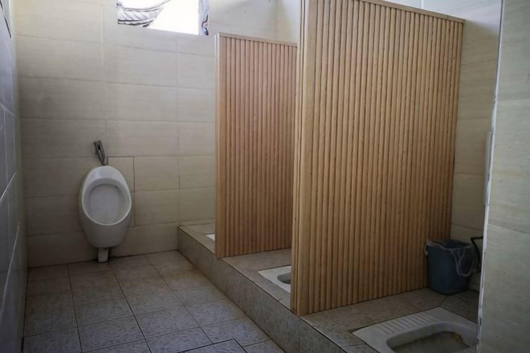 Bathroom, Jizushan Funinglou Boutique Inn, Dali Bai