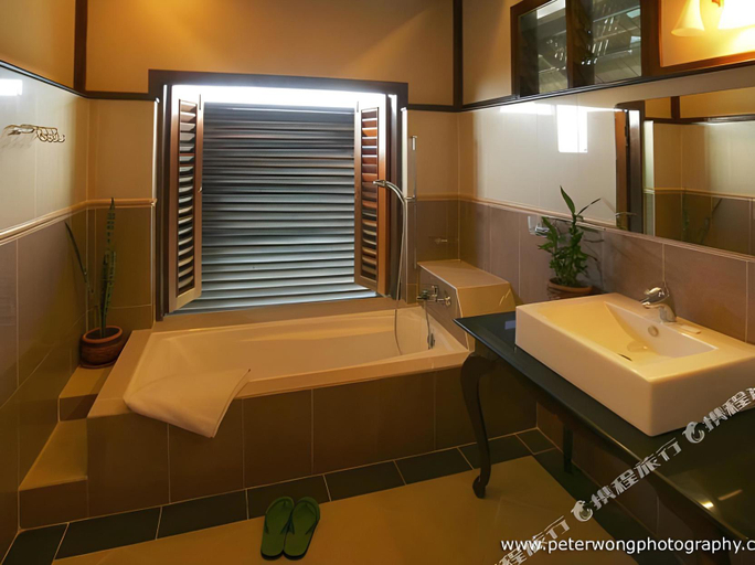 Bathroom 4, Sipadan Kapalai Dive Resort