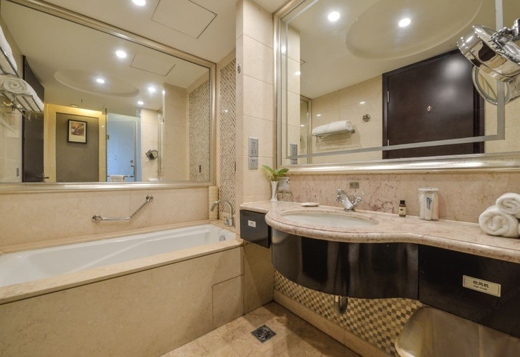 Bathroom 5, S&N Dalian Hotel, Dalian