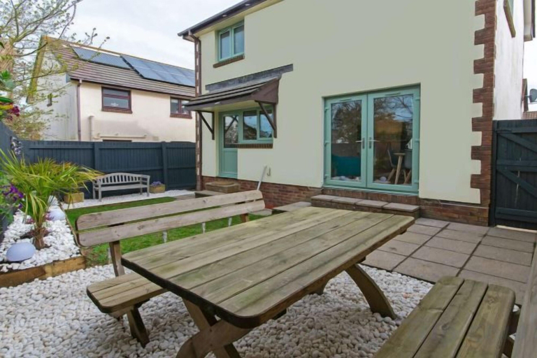 Oceanside Sleeps 6 Walk to Beach & Stylish, Devon