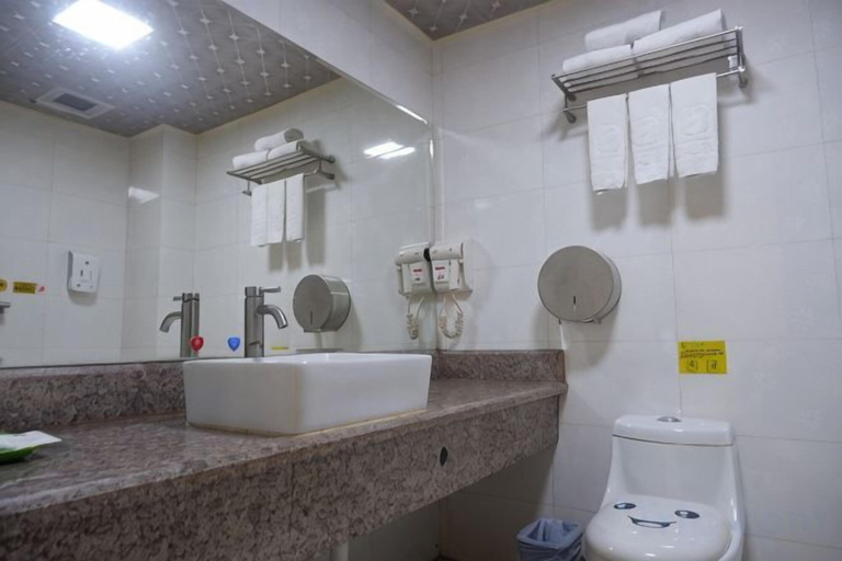 Bathroom 4, 8 Inn, Dongguan